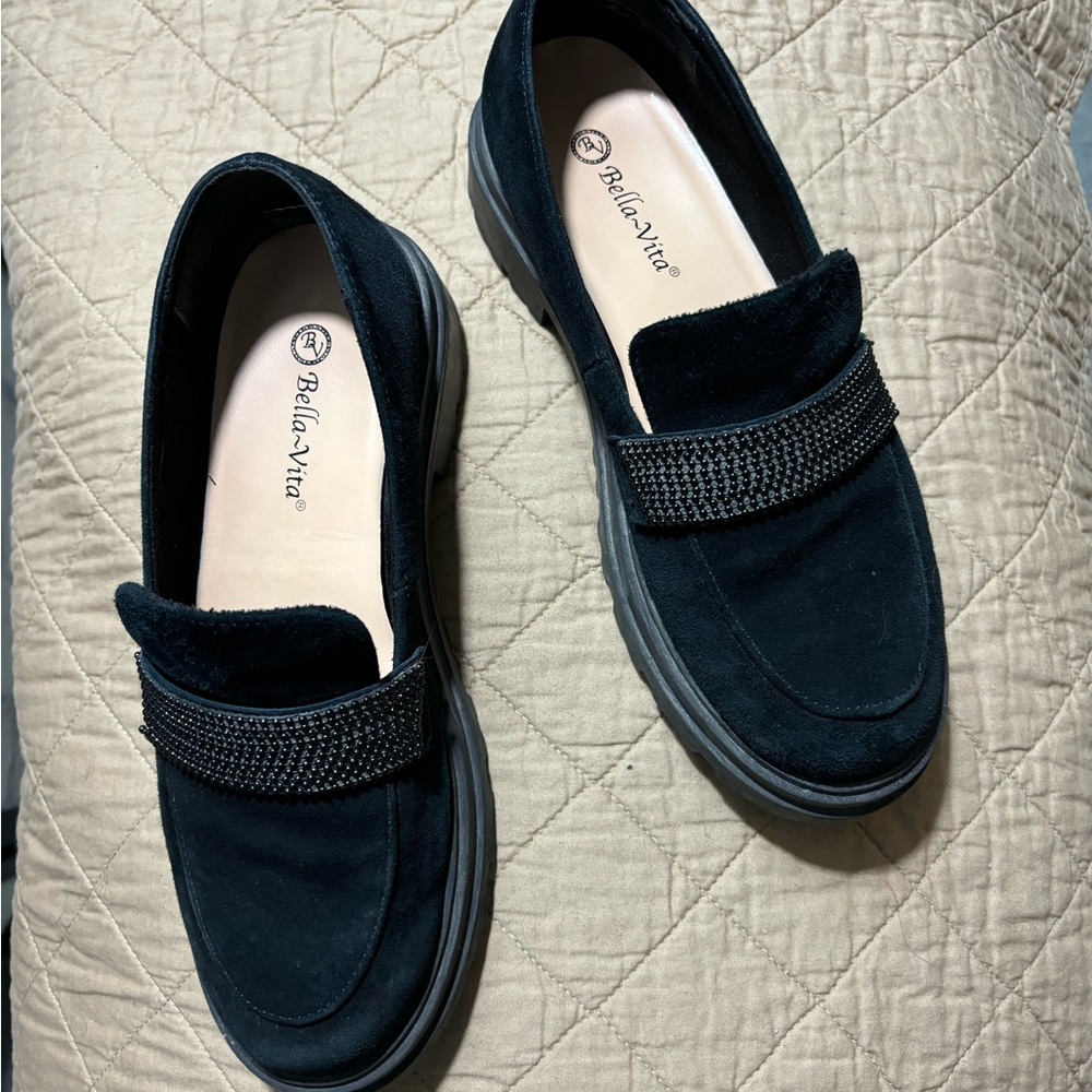 Bella Vita Women’s Black Suede Loafers size 8 Wide